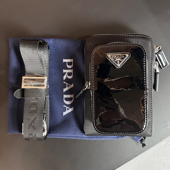 プラダ メンズ スマホケース クロスバッグ 2ZT060 - Camera - prb4828x