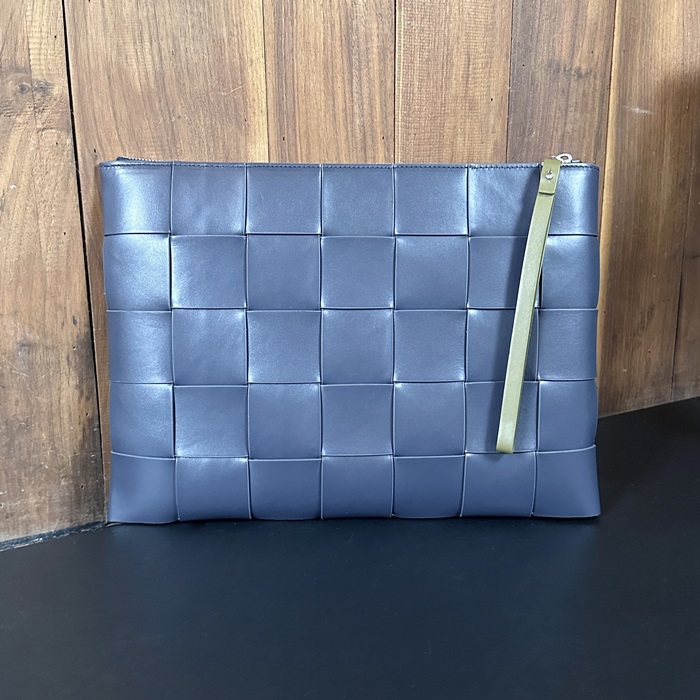 ボッテガヴェネタ メンズ ネイビー クラッチバッグ - Intreccio - bvb2152x