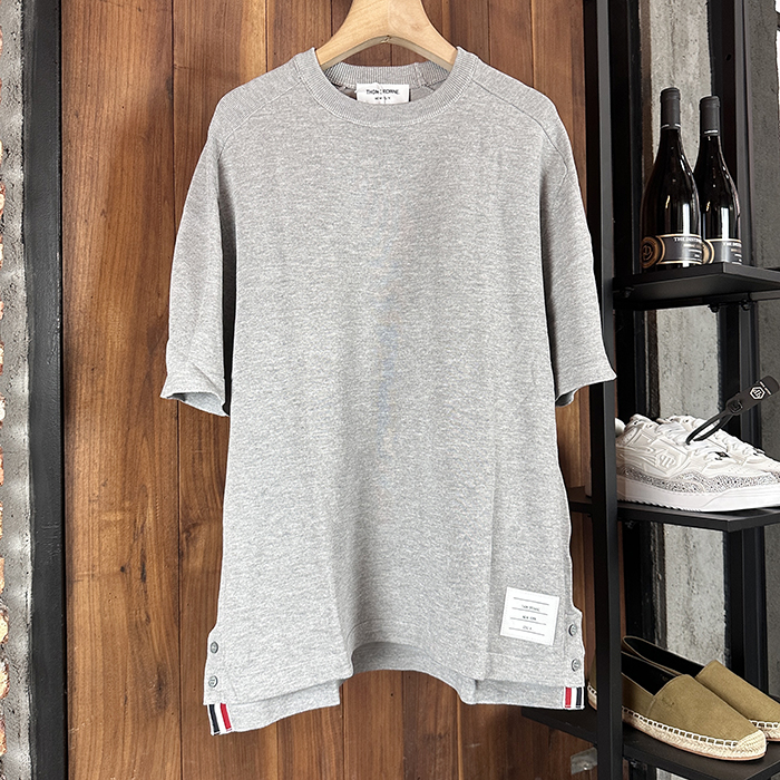 トムブラウン メンズ グレー 半袖Tシャツ - Gray  - thc53x