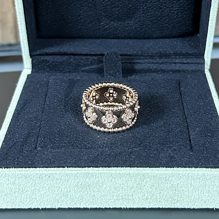 ヴァンクリーフ＆アーペル レディース ペルレリ クローバー リング -   Perlée RIng - acc5932x