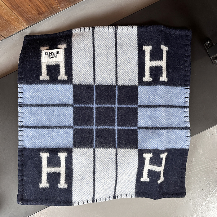 エルメス イニシャル ブルー クッション -  Initial  Cushion - acc1792x