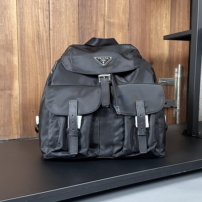 プラダ ユニセックス フラップ ポケットミディアム バックパック  - Prada - pr742x