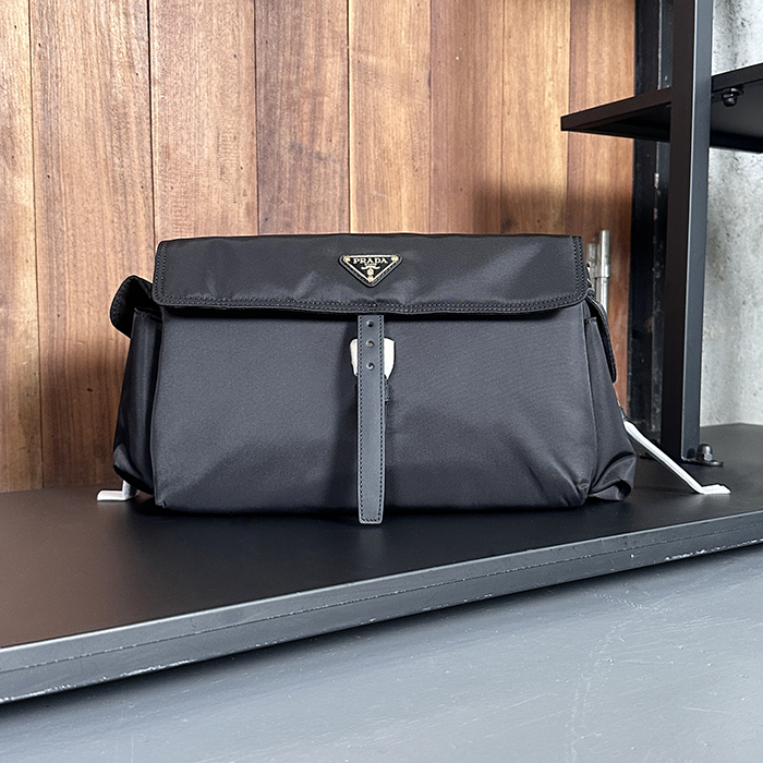 プラダ メンズ ミディアム リナイロン ショルダーバッグ 1BD394 -  Re-Nylon - prb7725x