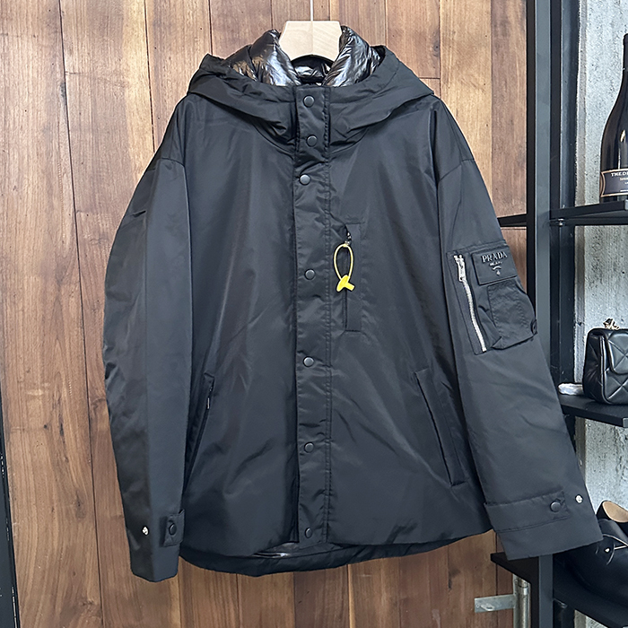 プラダ メンズ グースダウン ブラック パディング ジャケット- Padding - prc0526x