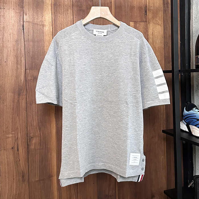 トムブラウン メンズ グレー 半袖Tシャツ - Gray  - thc53x