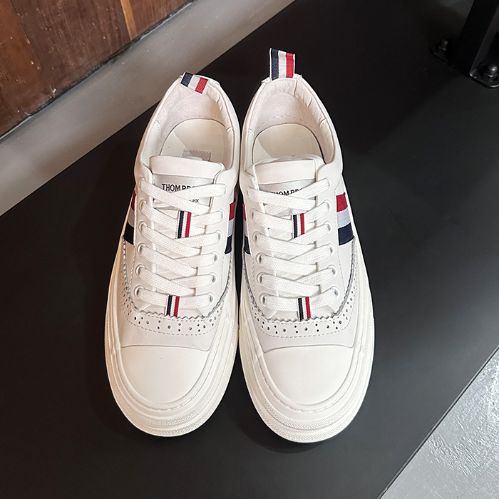 トムブラウン 테크ランナー スニーカー ホワイト - tbs061x