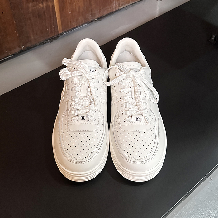 シャネルユニセックス カーフスキン ホワイト スニーカー  - ChanelWhite  - ch505x