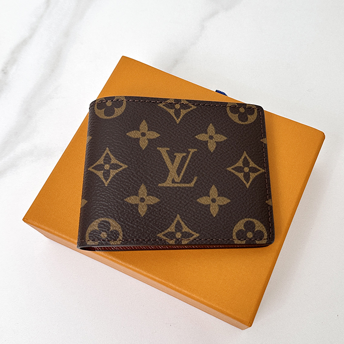  M64002 - ルイヴィトン モノグラムメンズ二つ折り財布 LOU0422 11CM