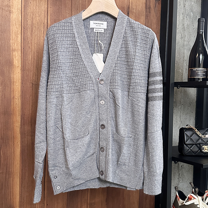 トムブラウン メンズ Vネック グレー カーディガン - Gray  - thc1233x
