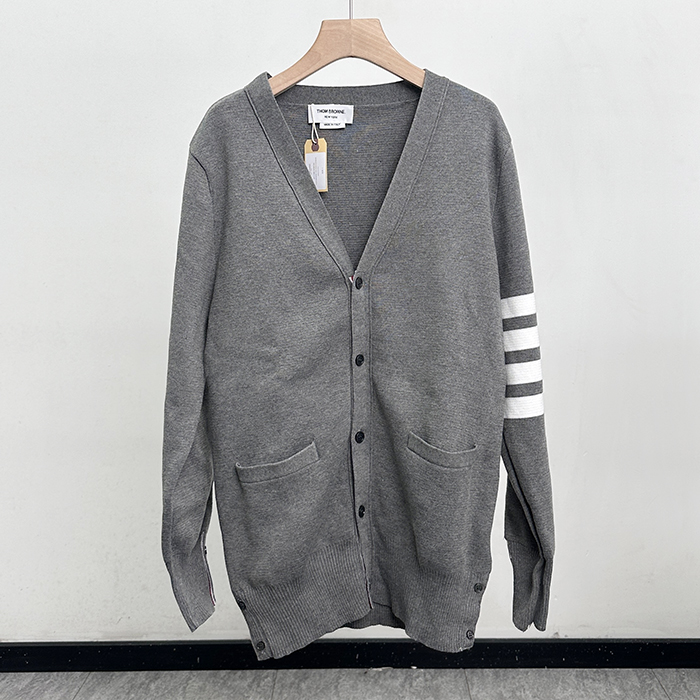 トムブラウン メンズ Vネック チャコール カーディガン - Chakol  - thom0618x
