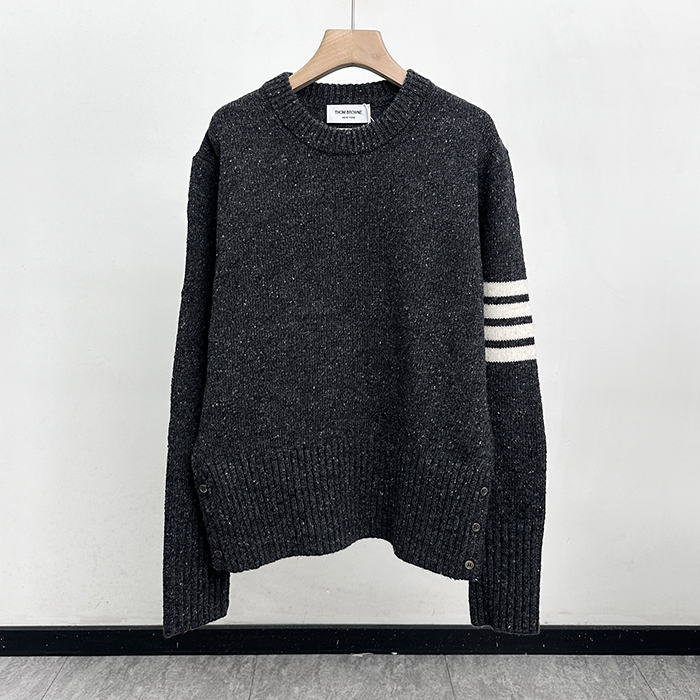 - トムブラウンメンズ ストラップ クルーネック ウール セーター Thom0534x.Size(s - xl).ダークグレー