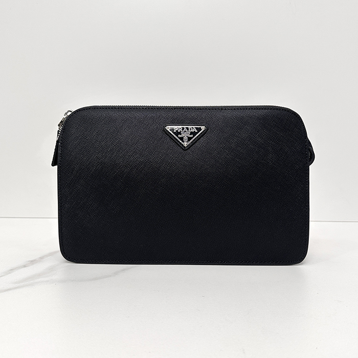プラダ メンズ サフィアーノ レザー パウチ 2VF056 - Saffiano  Pouch - prb8919x