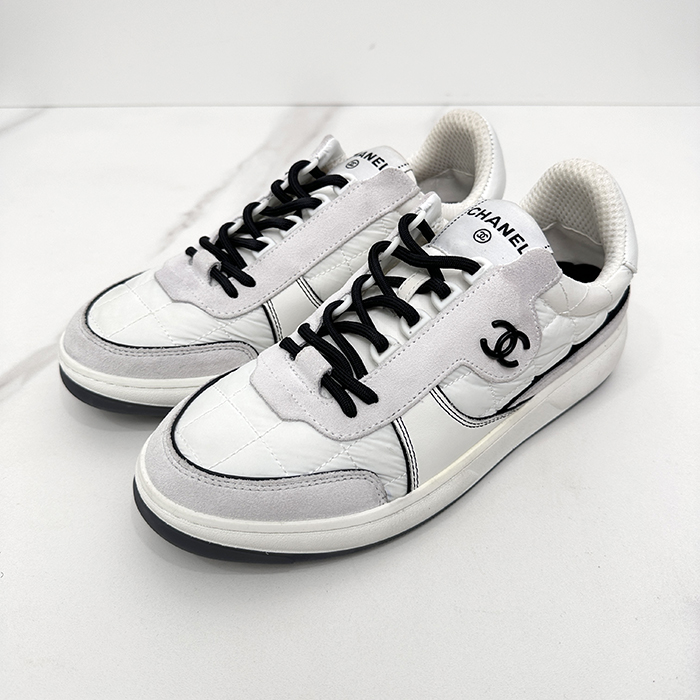 シャネルユニセックス ホワイト CC スニーカー - ChanelCC  - chc6046x