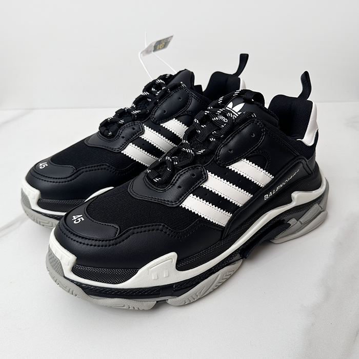 バレンシアガ X アディダス ユニセックス トリプル S ブラック スニーカー  -  - ba670x