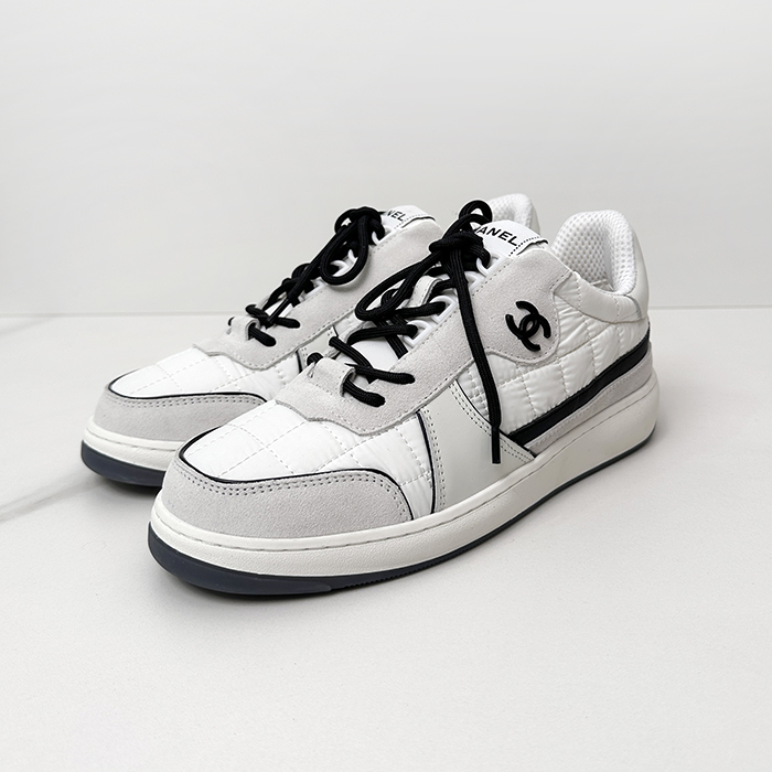 シャネルユニセックス ホワイト CC スニーカー - ChanelCC  - chc6046x